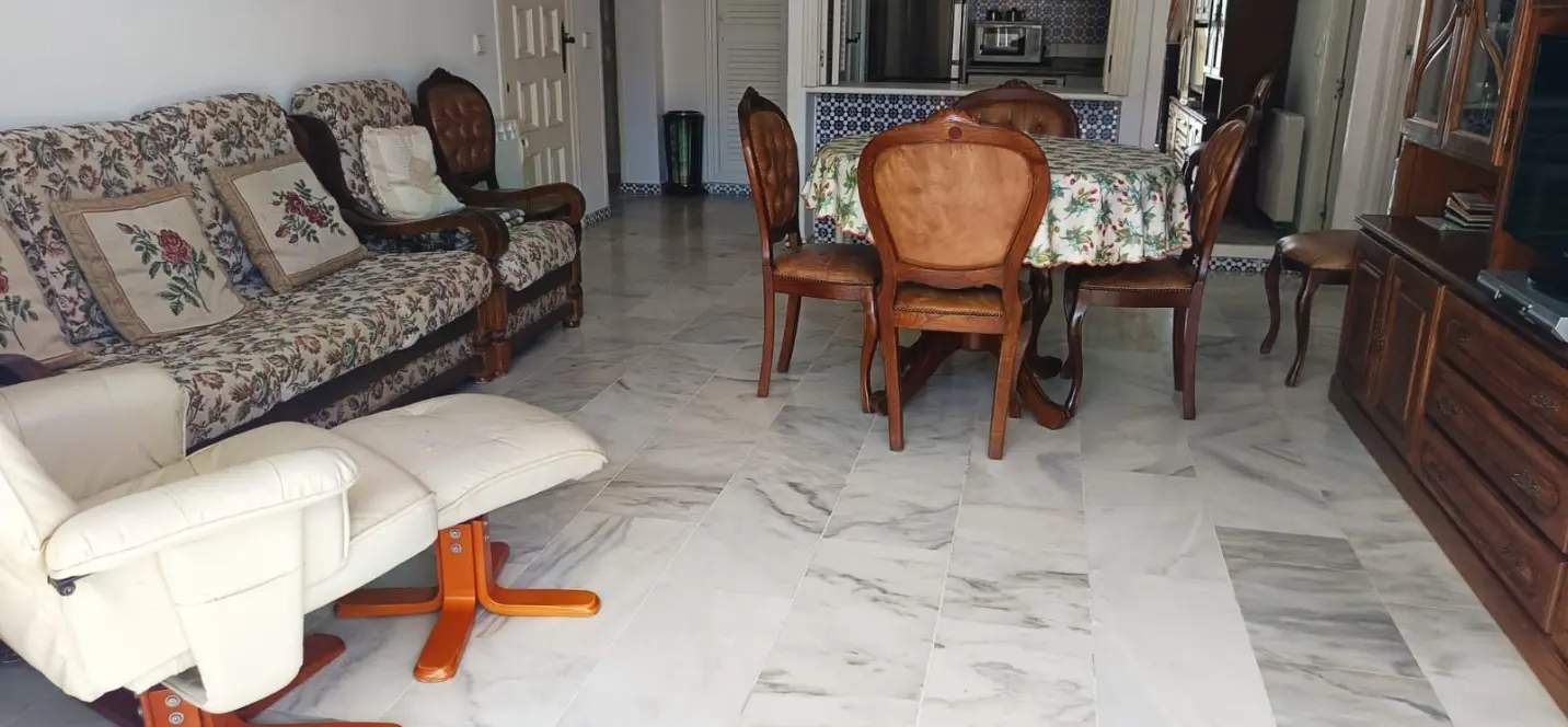 Sale of middle floor apartment in Fuengirola 4
