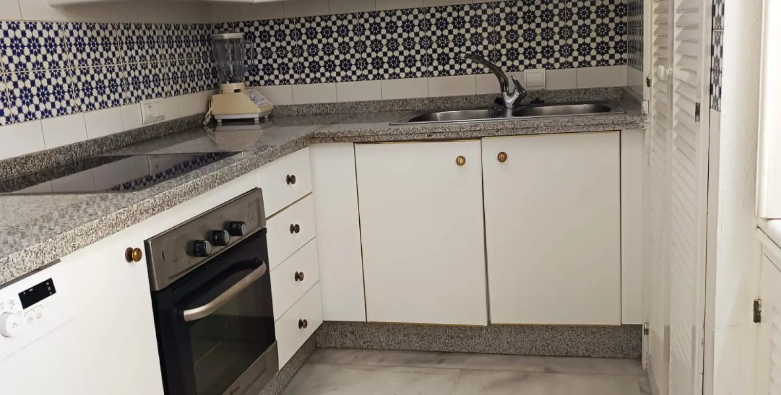 Venta de apartamento en planta media en Fuengirola 8