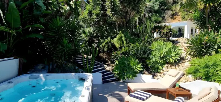 Sale of detached villa in Marbella 0