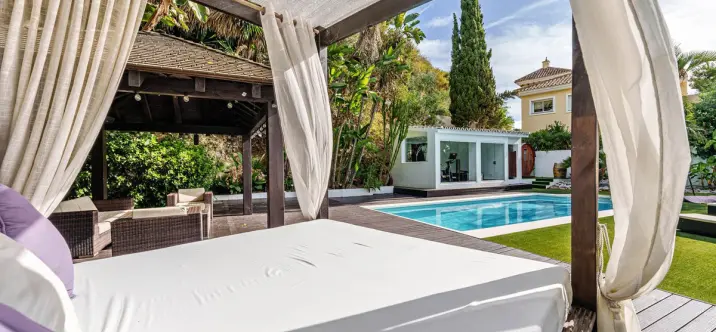 Sale of detached villa in Marbella 2