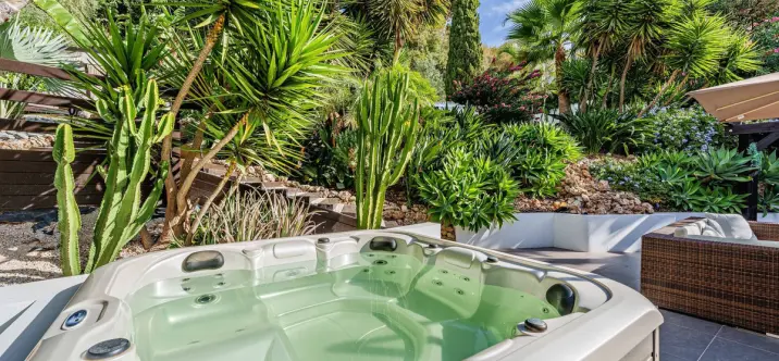 Sale of detached villa in Marbella 3
