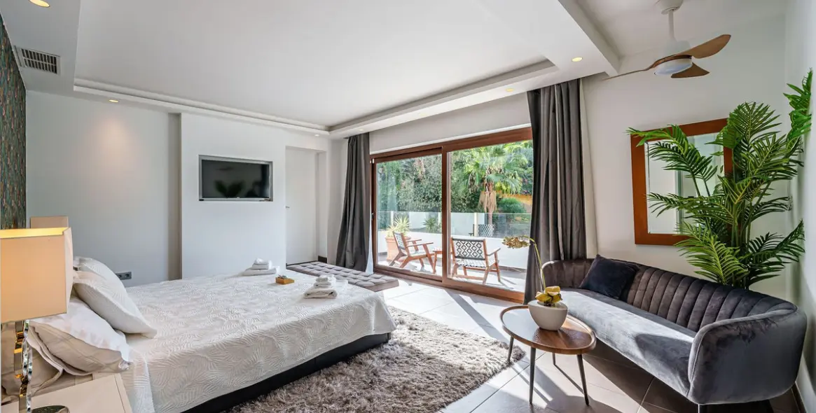 Sale of detached villa in Marbella 15