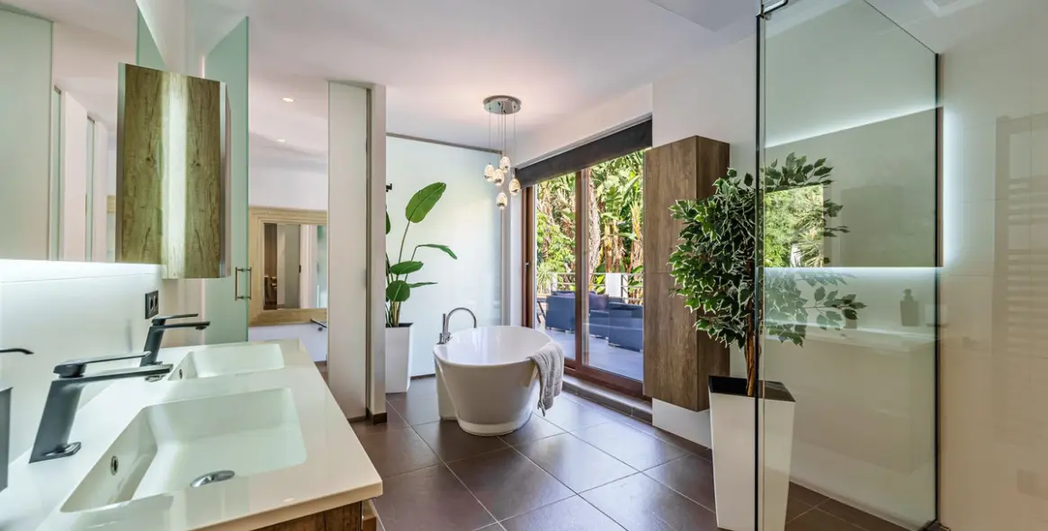 Sale of detached villa in Marbella 17