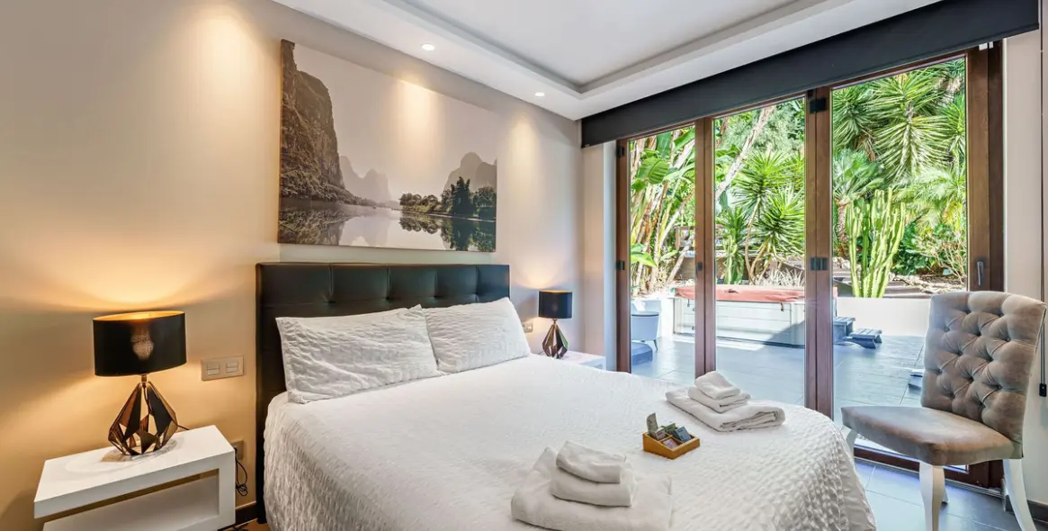 Sale of detached villa in Marbella 24