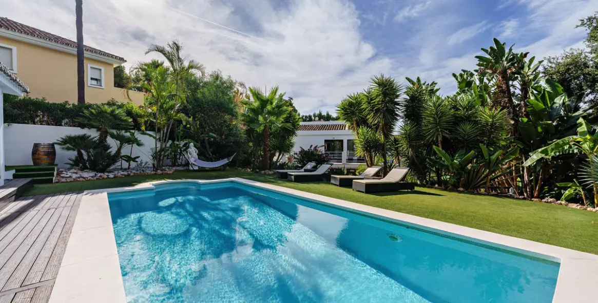 Sale of detached villa in Marbella 35