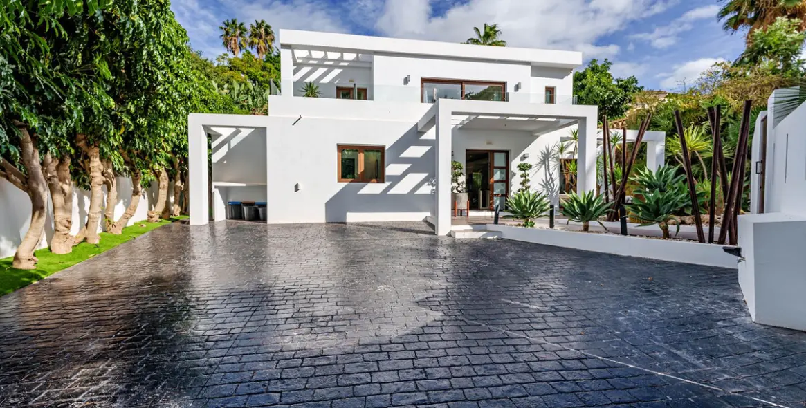 Sale of detached villa in Marbella 54