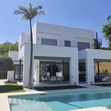 Venta de villa independiente en Nueva Andalucía