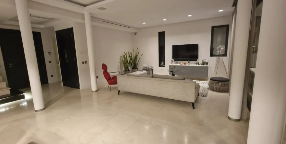Venta de villa independiente en Nueva Andalucía 11