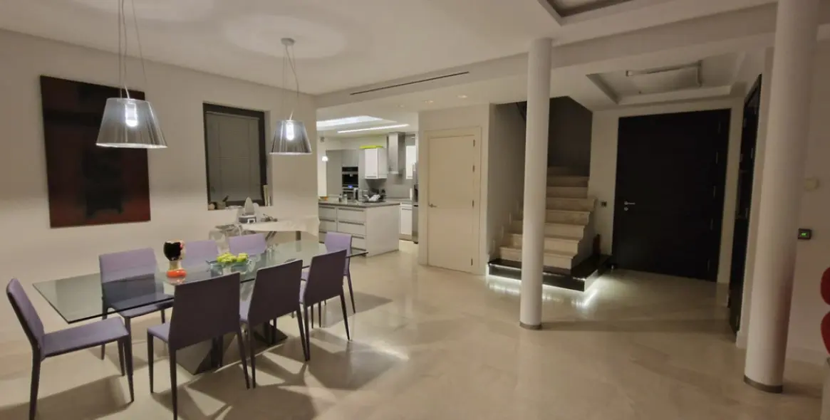 Venta de villa independiente en Nueva Andalucía 12