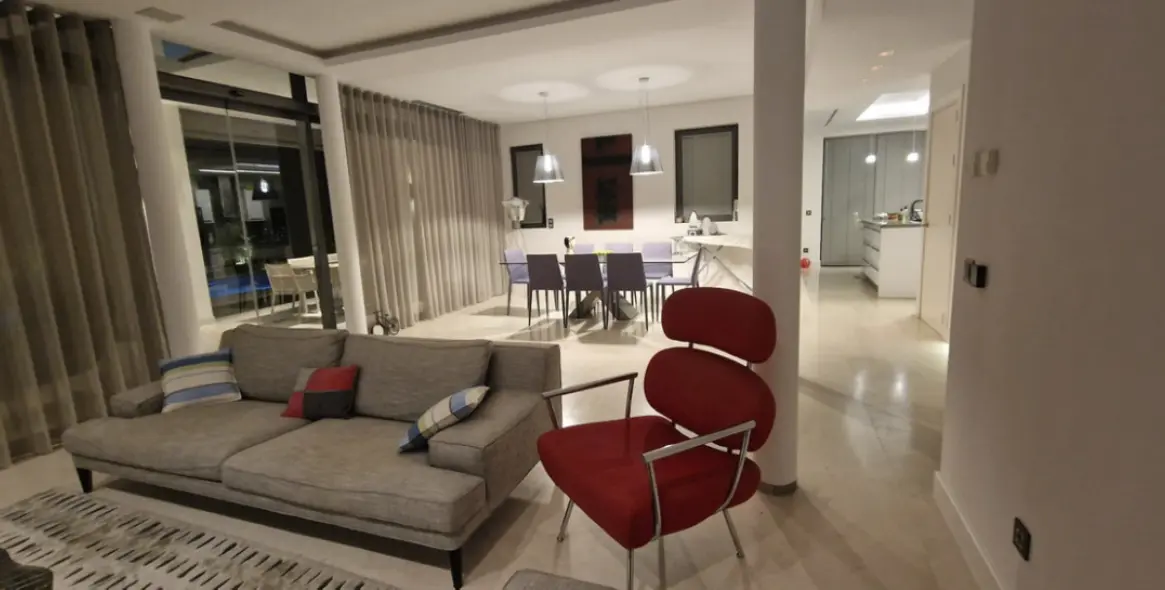 Venta de villa independiente en Nueva Andalucía 14