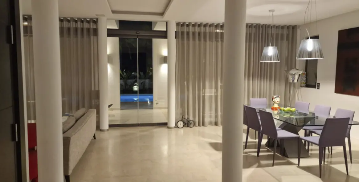 Venta de villa independiente en Nueva Andalucía 15