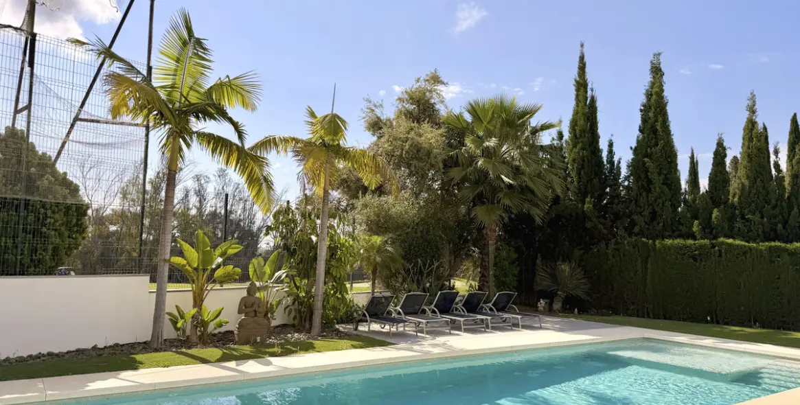 Venta de villa independiente en Nueva Andalucía 31