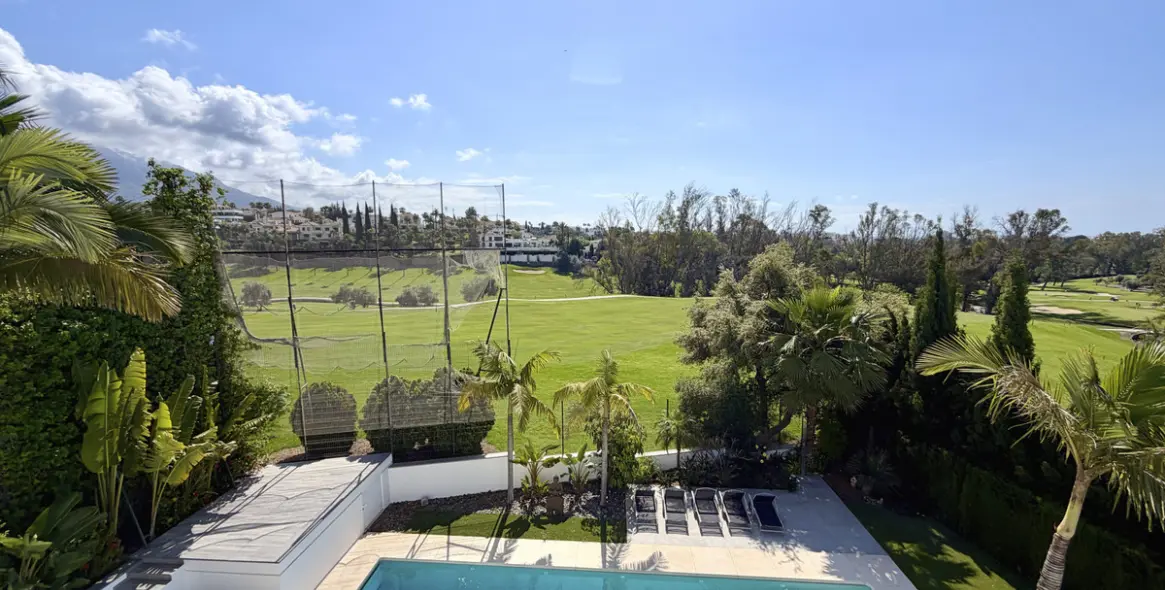 Venta de villa independiente en Nueva Andalucía 32