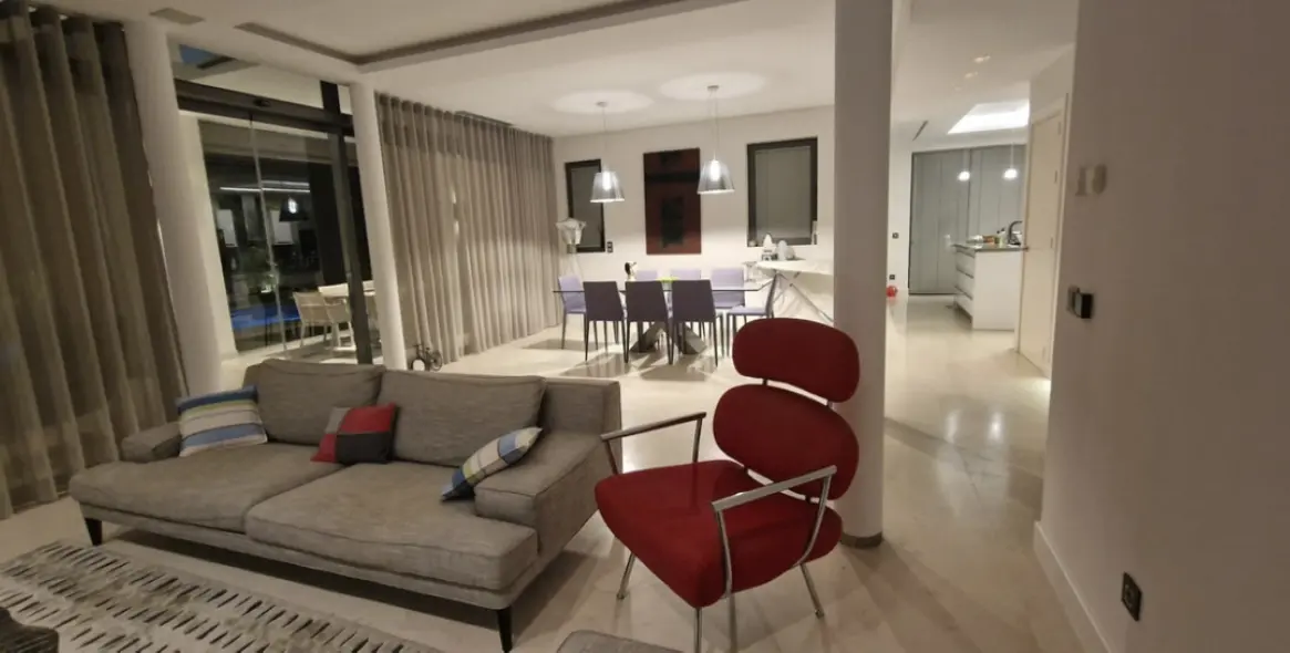 Venta de villa independiente en Nueva Andalucía 45