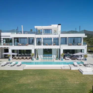 Venta de villa independiente en Estepona