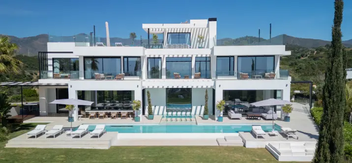 Venta de villa independiente en Estepona 0