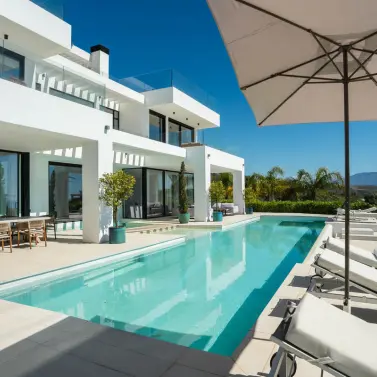 Venta de villa independiente en Estepona