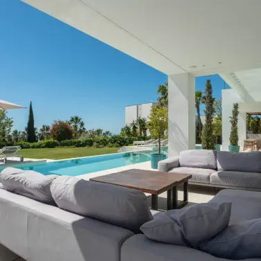 Venta de villa independiente en Estepona