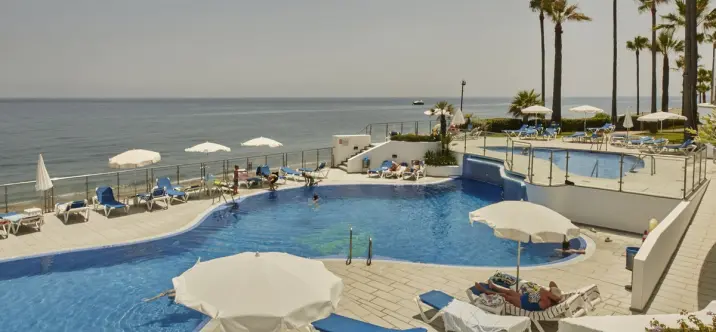 Short-term rent of middle floor apartment in Estepona 0