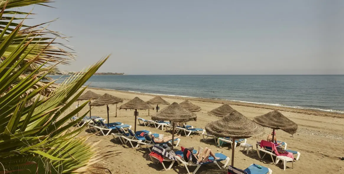 Short-term rent of middle floor apartment in Estepona 2
