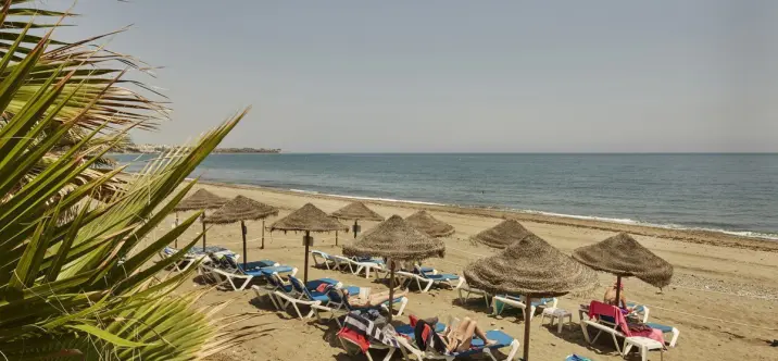 Short-term rent of middle floor apartment in Estepona 1