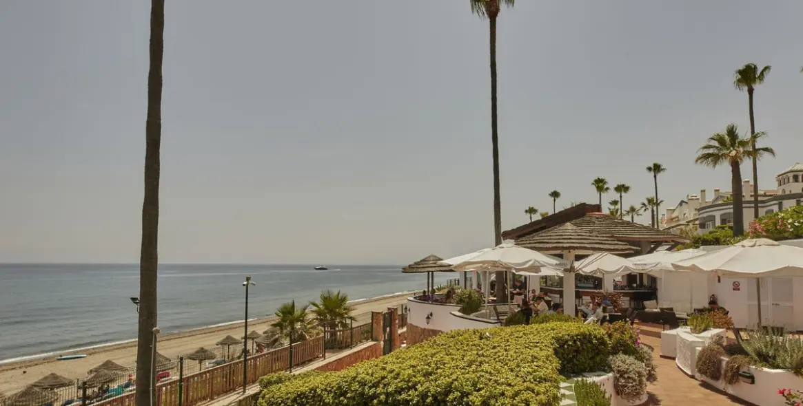 Short-term rent of middle floor apartment in Estepona 3