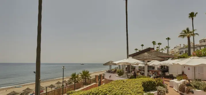 Short-term rent of middle floor apartment in Estepona 2