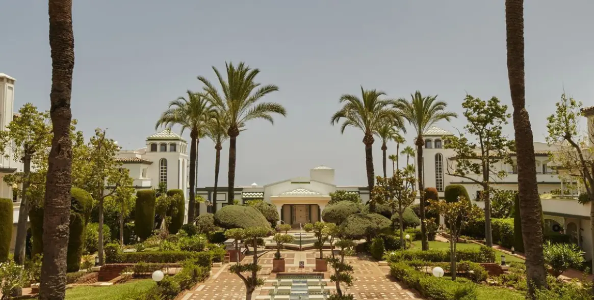 Short-term rent of middle floor apartment in Estepona 6