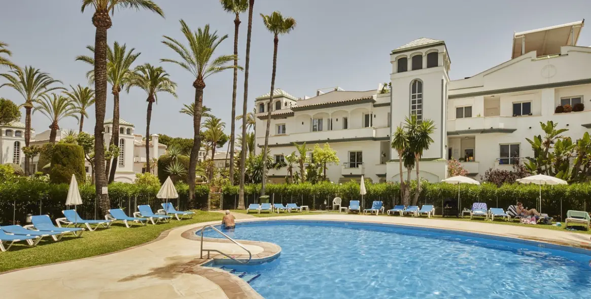 Short-term rent of middle floor apartment in Estepona 7
