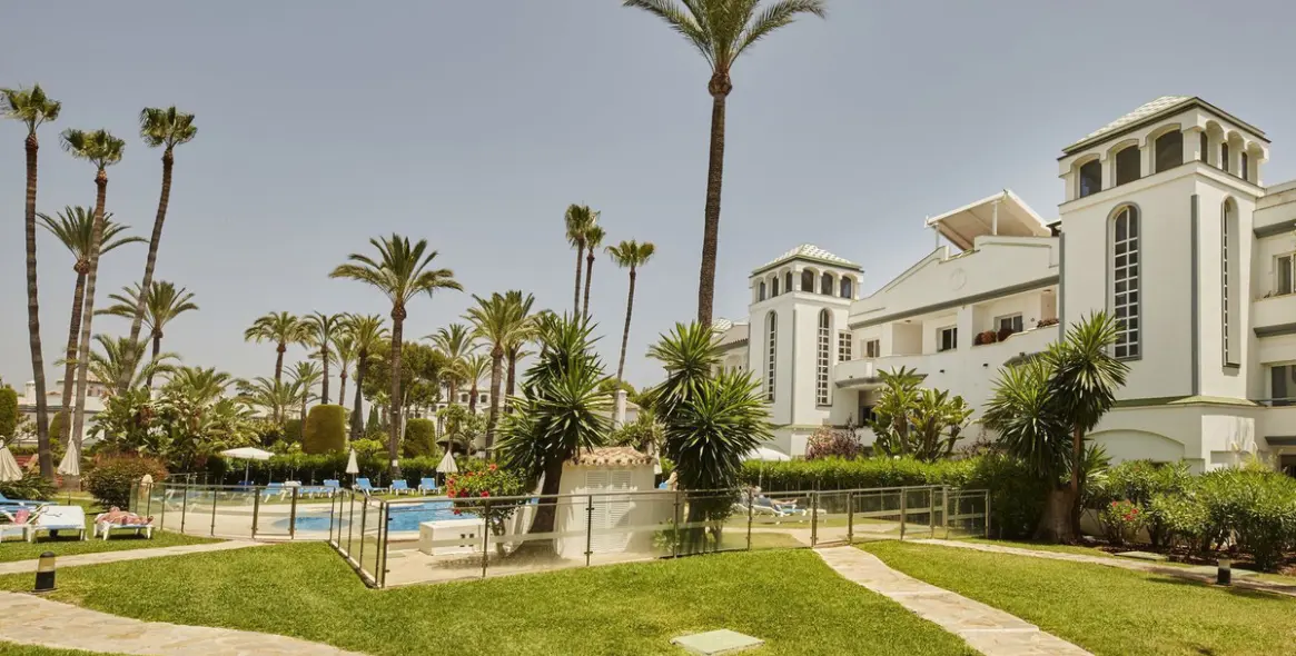 Short-term rent of middle floor apartment in Estepona 8