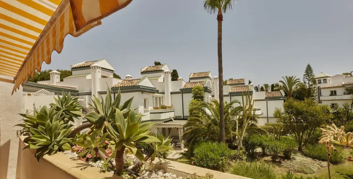 Short-term rent of middle floor apartment in Estepona 9