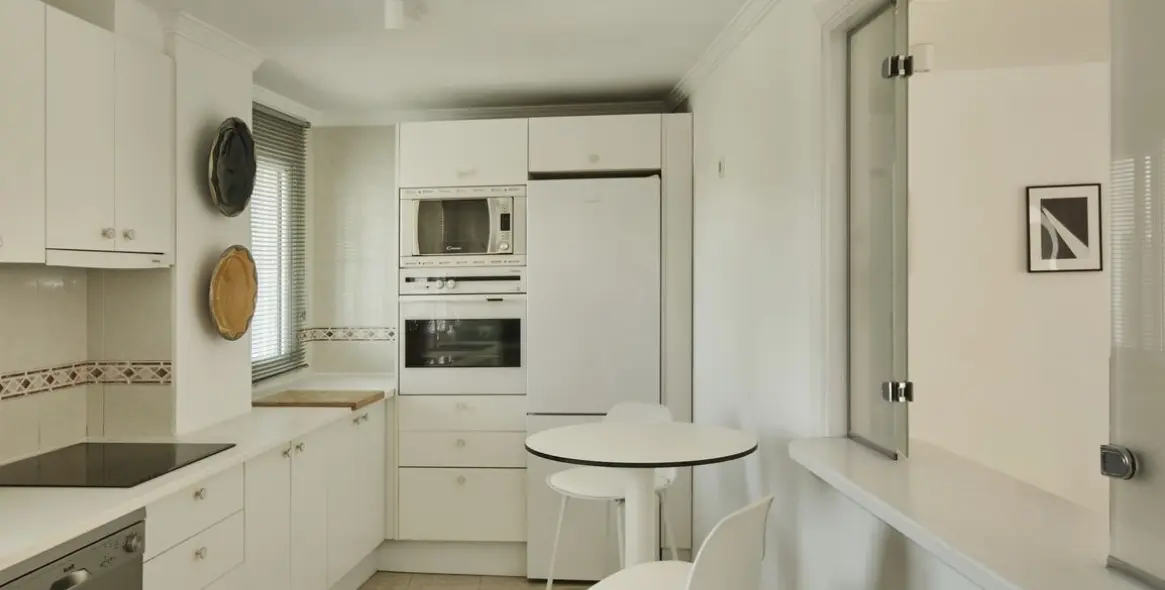 Short-term rent of middle floor apartment in Estepona 14