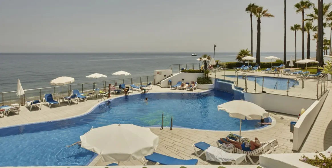 Short-term rent of middle floor apartment in Estepona 19