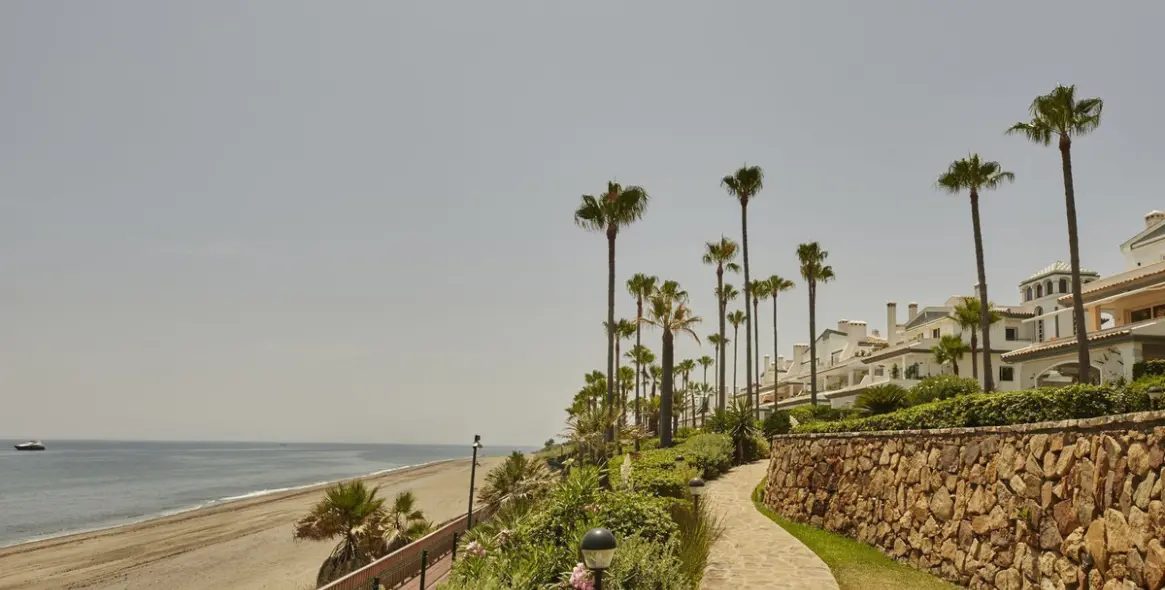 Short-term rent of middle floor apartment in Estepona 20