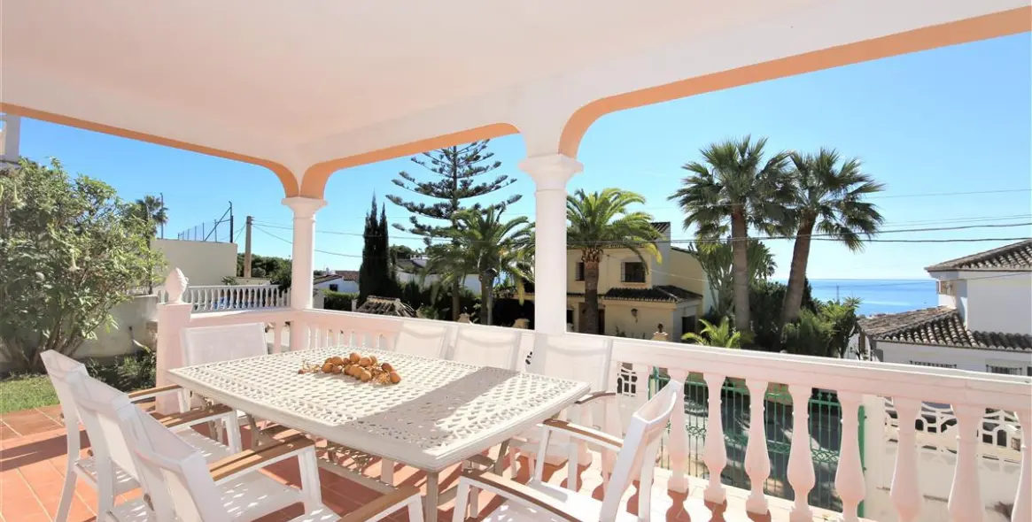 Short-term rent of detached villa in Estepona 2