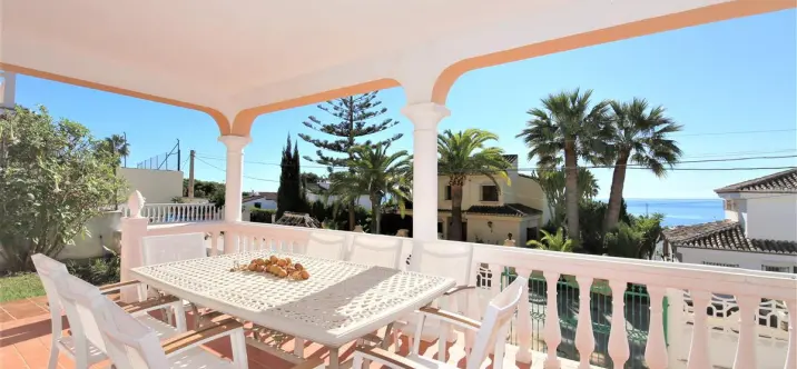 Short-term rent of detached villa in Estepona 1
