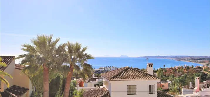 Short-term rent of detached villa in Estepona 2