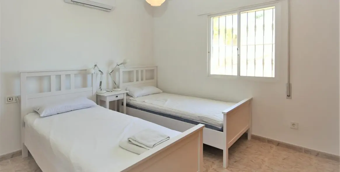 Short-term rent of detached villa in Estepona 10