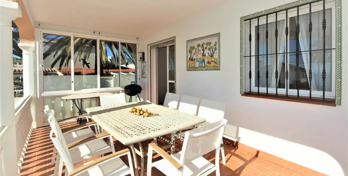 Short-term rent of detached villa in Estepona 15