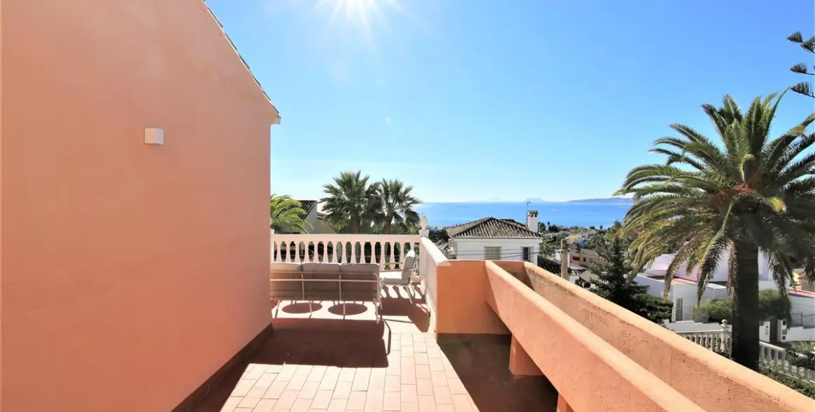Short-term rent of detached villa in Estepona 20