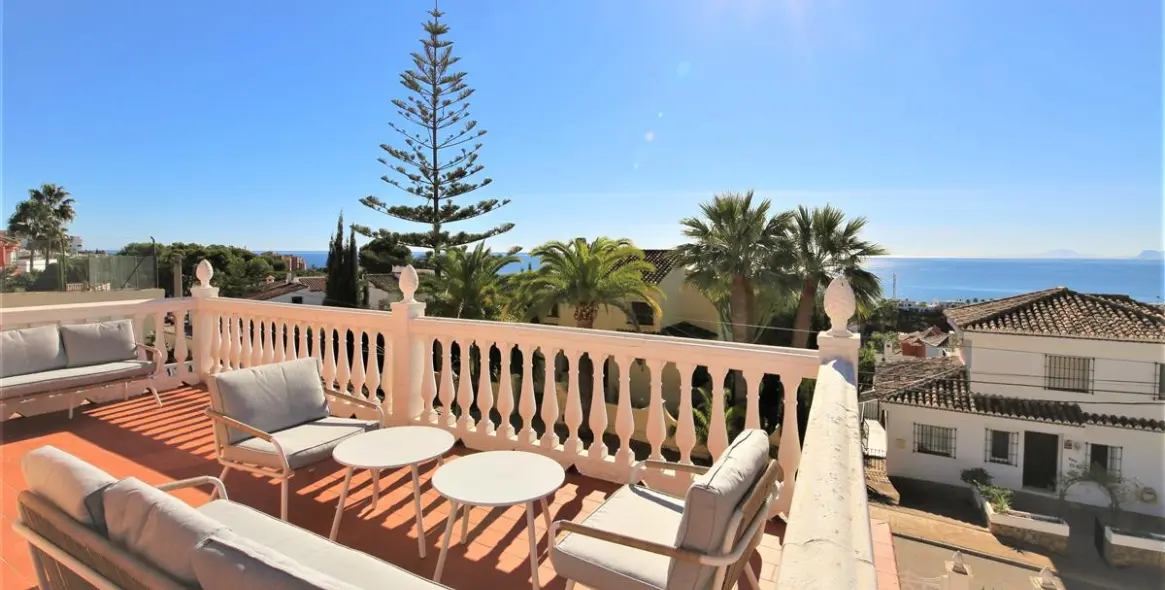Short-term rent of detached villa in Estepona 23