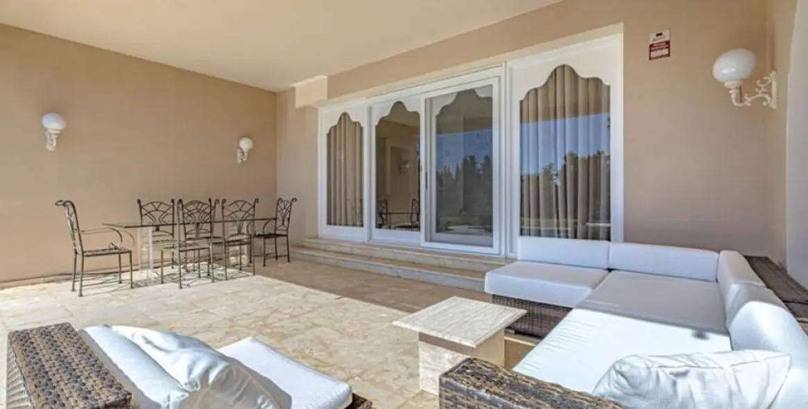 Long-term rent of detached villa in Estepona 2