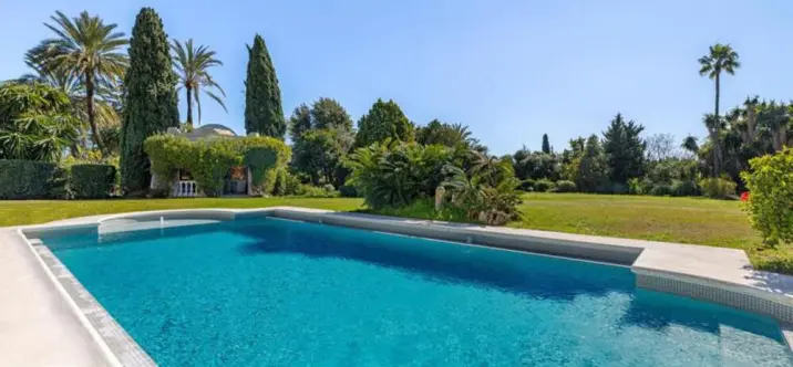 Long-term rent of detached villa in Estepona 3