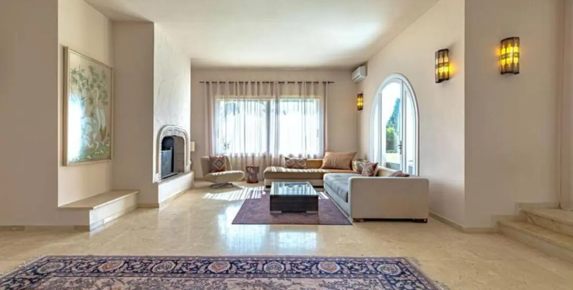 Long-term rent of detached villa in Estepona 9