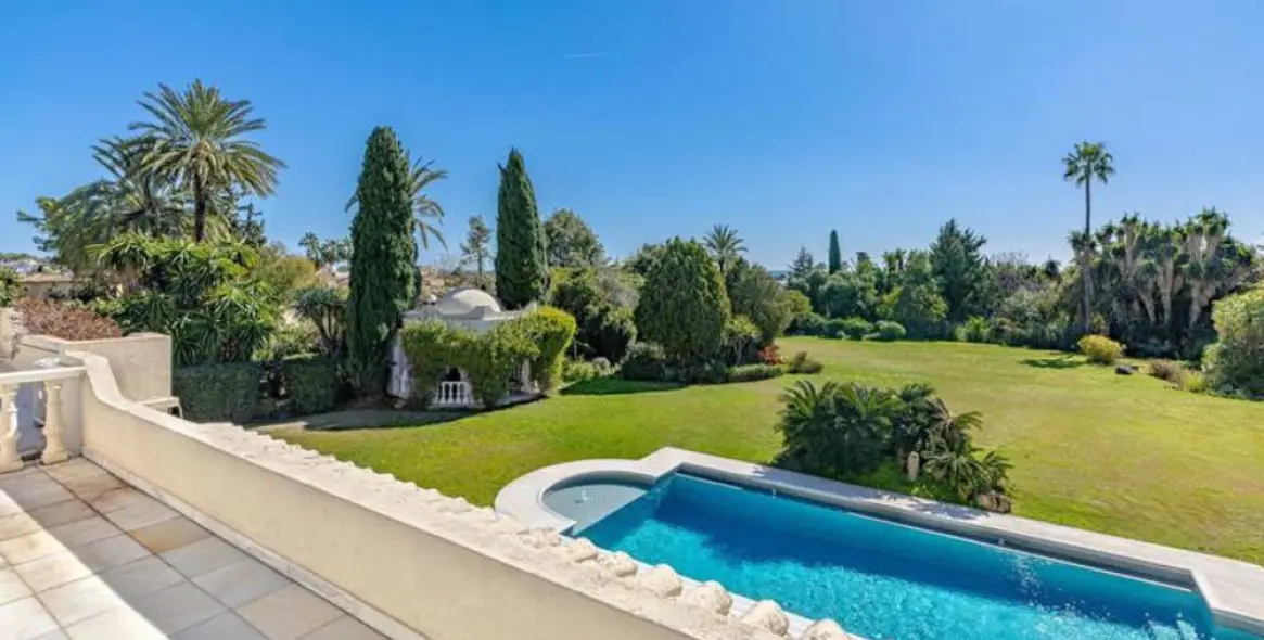 Long-term rent of detached villa in Estepona 15