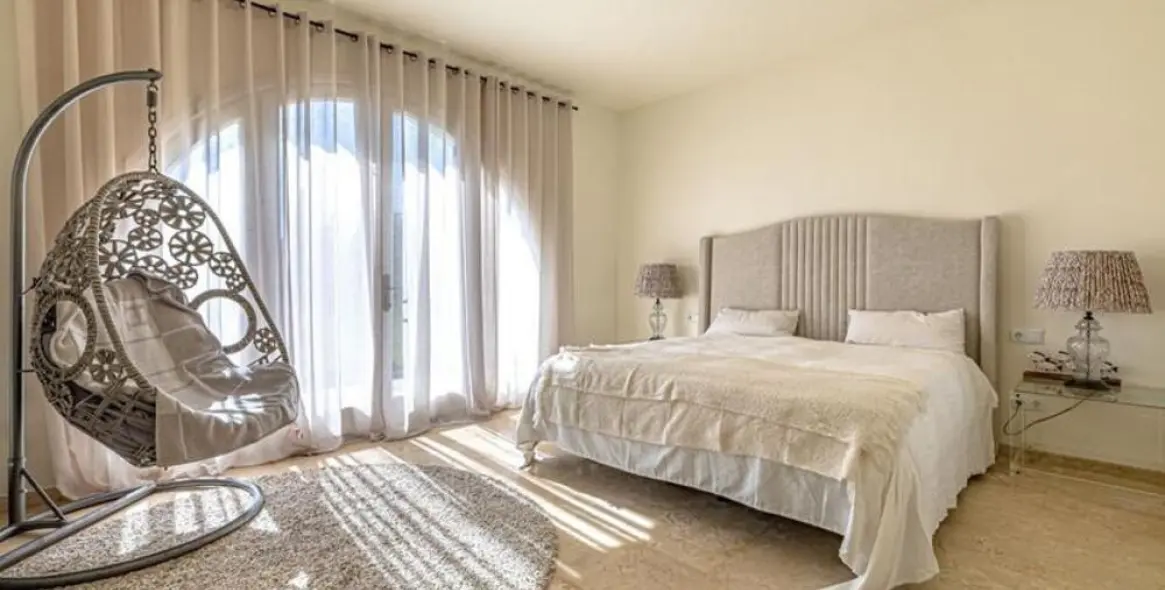 Long-term rent of detached villa in Estepona 16