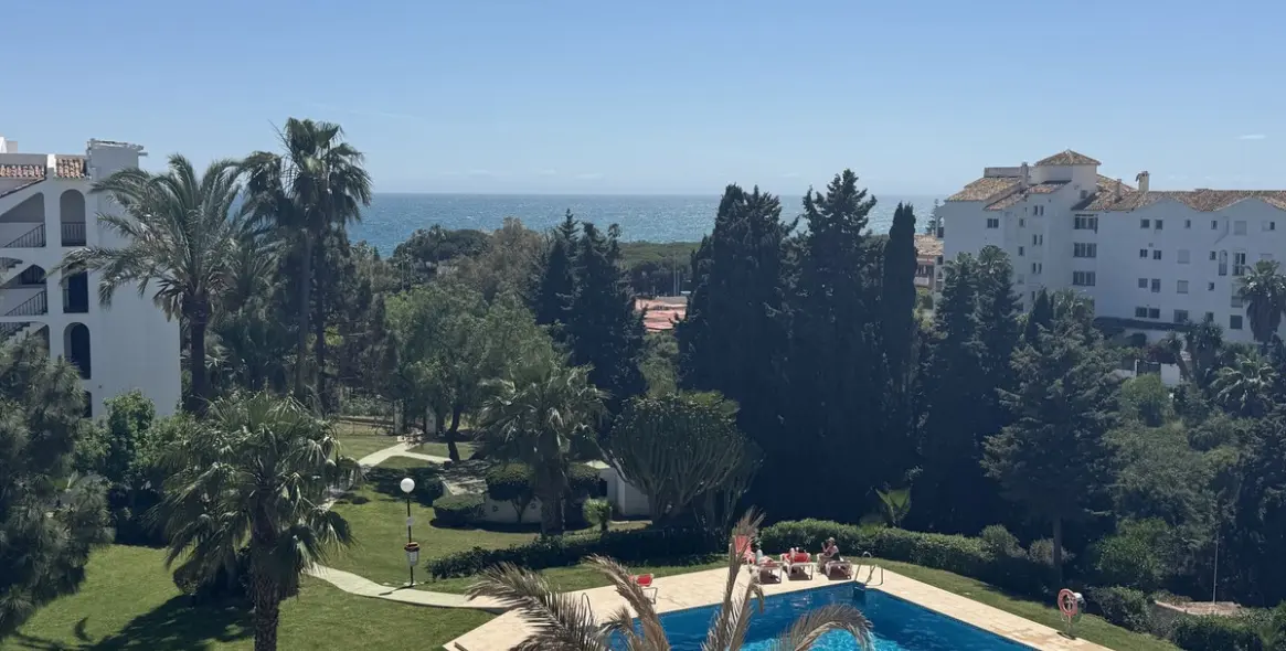 Venta de apartamento en planta media en Riviera del Sol 1