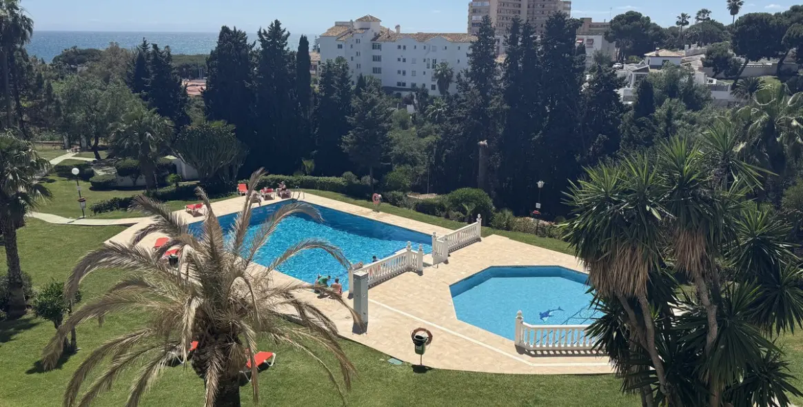 Venta de apartamento en planta media en Riviera del Sol 2
