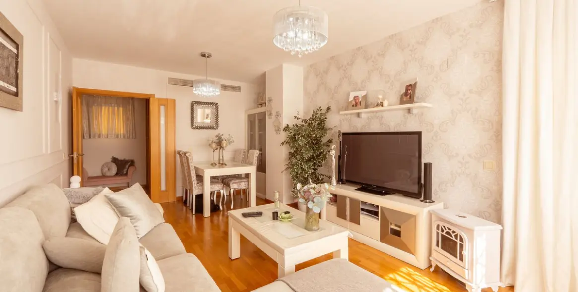 Sale of ground floor apartment in Estepona 1