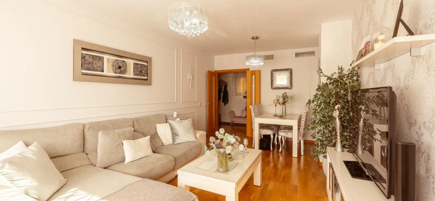 Venta de apartamento en planta baja en Estepona 1